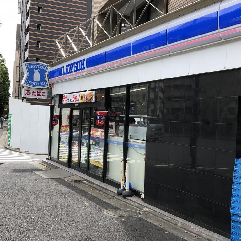 コンビニ　ローソン新宿水道町店（コンビニ）まで127m