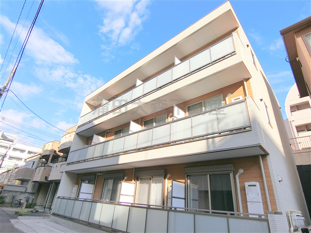 建物外観　2016年10月築　鉄骨造地上3階建て総戸数12戸　JR京浜