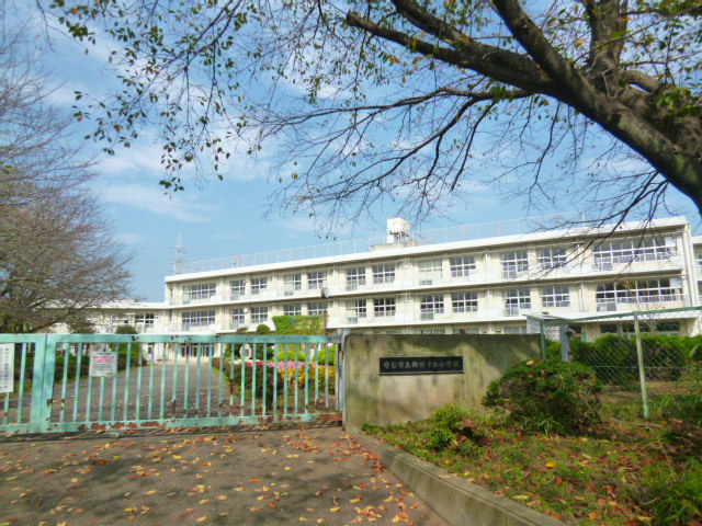 小学校　守谷市立御所ケ丘小学校（小学校）まで388m