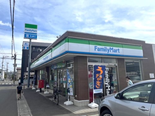 コンビニ　ファミリーマート 旭丘堤二丁目店（コンビニ）まで831m