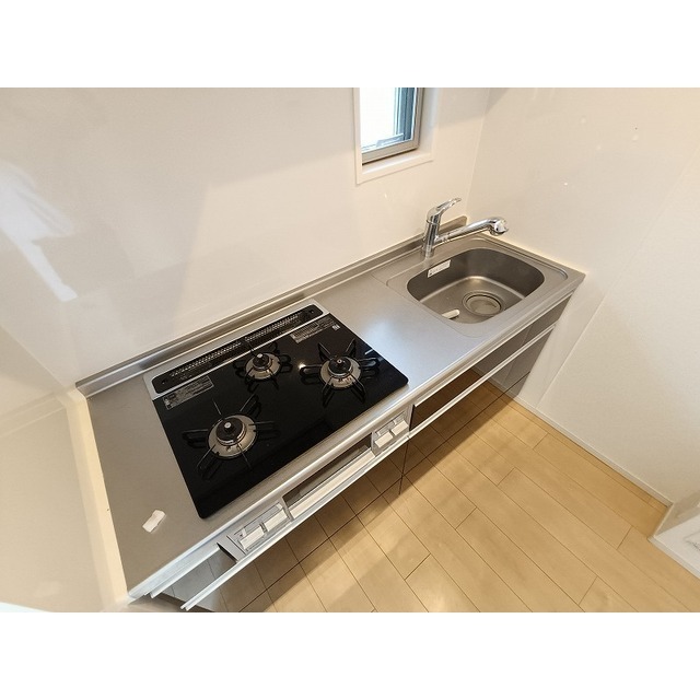 キッチン　※同型隣部屋画像使用中
