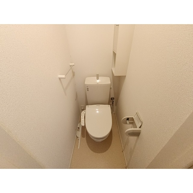トイレ　※同型隣部屋画像使用中