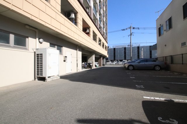 駐車場　駐車場に車を止められます
