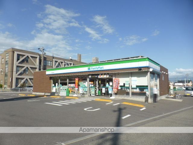 コンビニ　ファミリーマート（コンビニ）まで471m