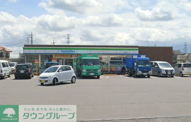 ドラックストア　ファミリーマート愛川中津店（ドラッグストア）まで700m