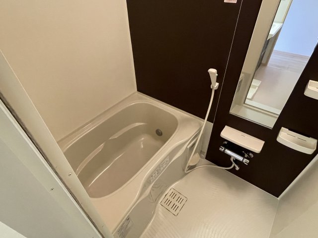 バス・シャワールーム　コンパクトで使いやすいお風呂です