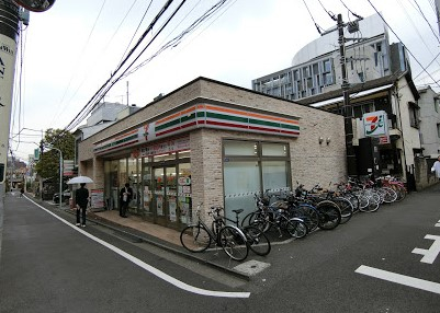 コンビニ　セブン-イレブン港区北青山３丁目店（コンビニ）まで149m