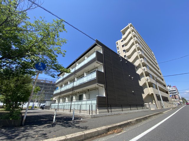 建物外観　鉄骨造の丈夫な構造★