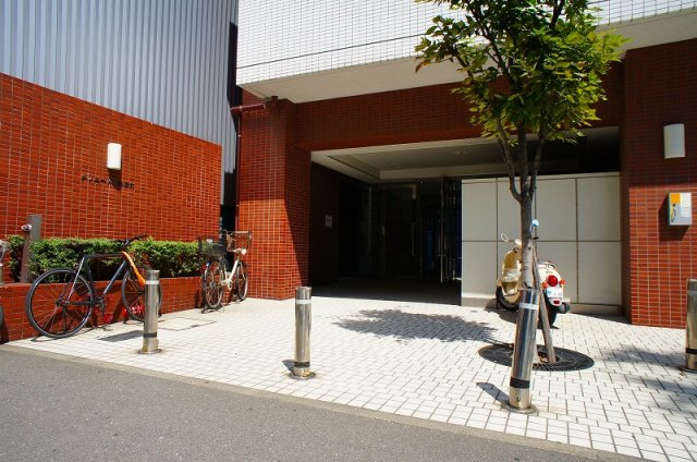 エントランス　建物の内部です