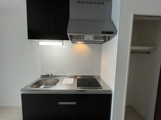 キッチン　イメージとして同マンション他部屋を表示しています