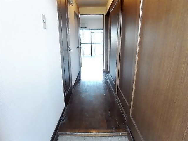 玄関　玄関、キッチン