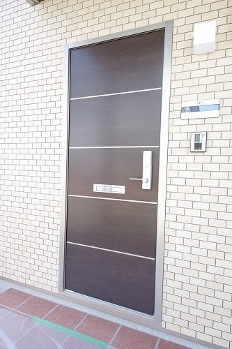 玄関　※同施工会社の参考写真です。