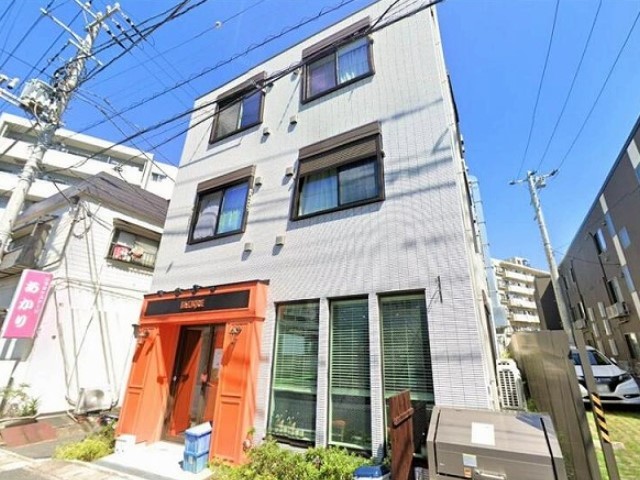 建物外観　３階建ての賃貸マンション