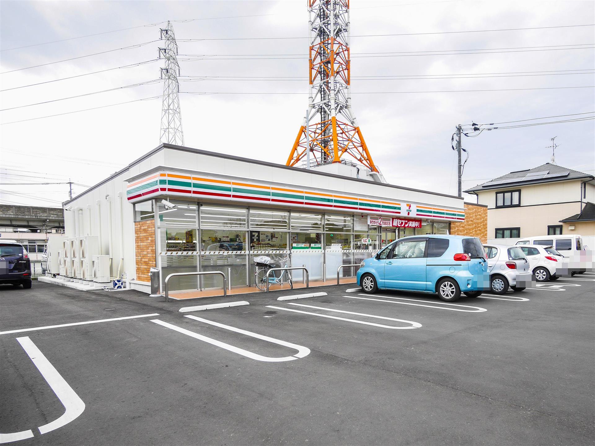 コンビニ　セブンイレブン（コンビニ）まで300m