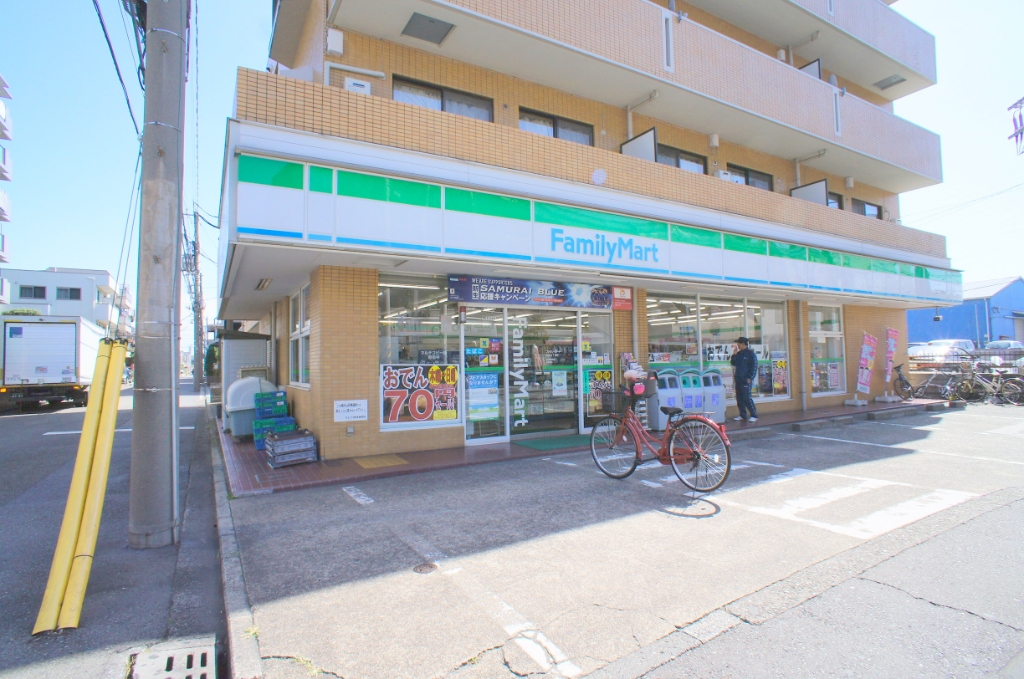 コンビニ　ファミリーマート 日吉六丁目店（コンビニ）まで263m