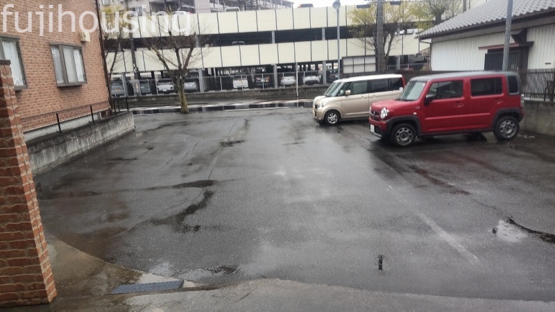 駐車場　敷地内駐車場