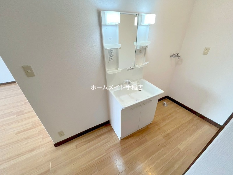 洗面設備　便利な洗面台付きでございます！