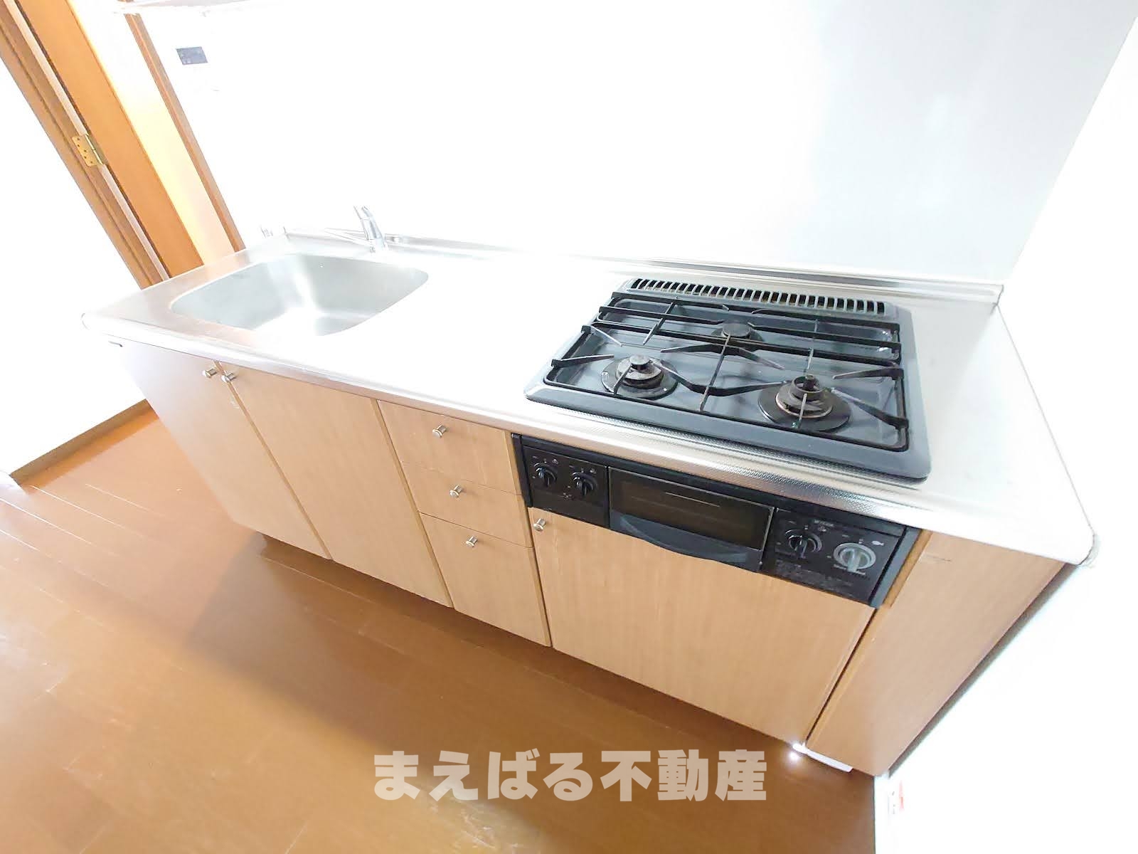 キッチン　3口コンログリル付き