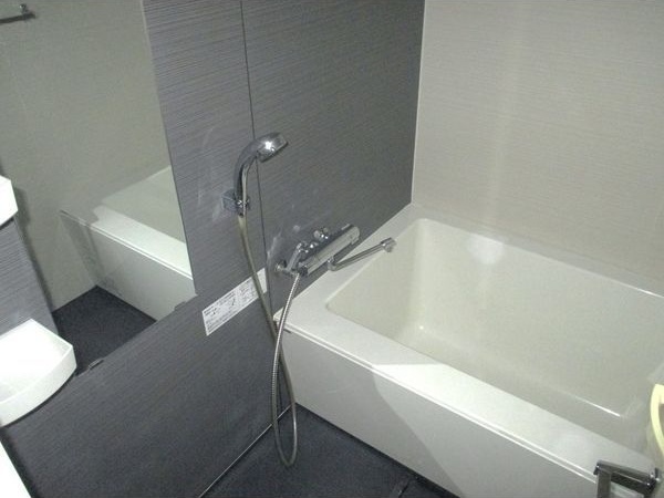 バス・シャワールーム　※写真は同じマンションの違う部屋のものになります。