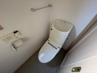 トイレ　※参考別号室の写真です