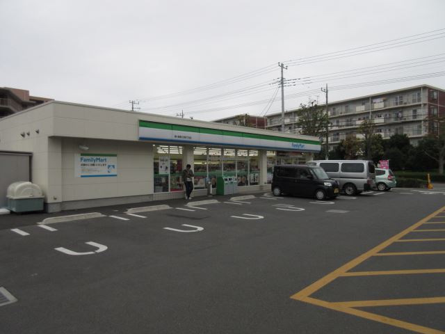 コンビニ　ファミリーマート（コンビニ）まで80m