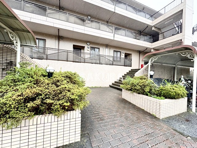 エントランス　管理の行き届いたエントランスです♪