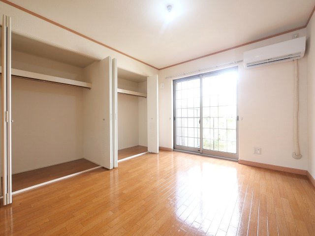 その他部屋・スペース　開放的な寝室です