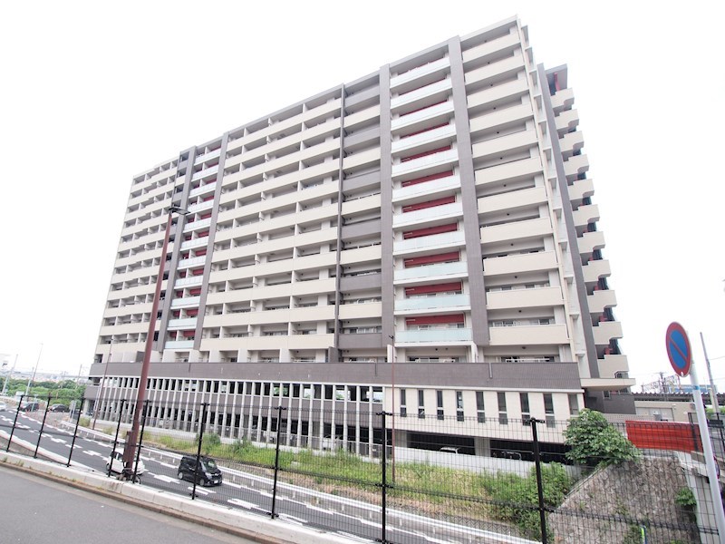 建物外観　人気エリア八幡の駅前築浅。