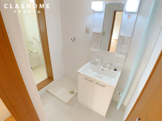 洗面設備　同物件の別部屋になります。