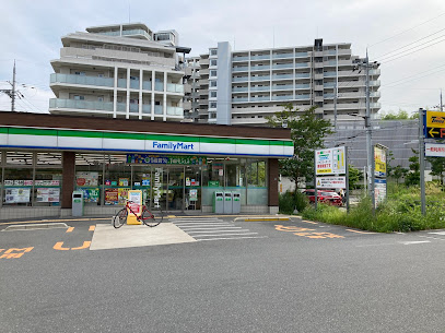 コンビニ　ファミリーマート 豊中上新田店（コンビニ）まで1139m