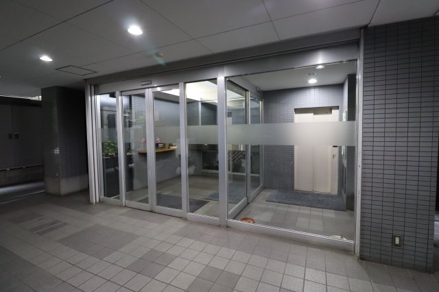 エントランス　建物の内部です