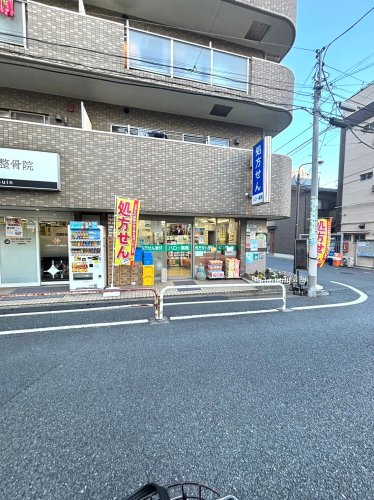 ドラックストア　ハロー薬局（ドラッグストア）まで180m