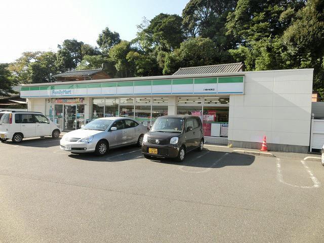 コンビニ　ファミリーマート／八幡本城東店（コンビニ）まで260m