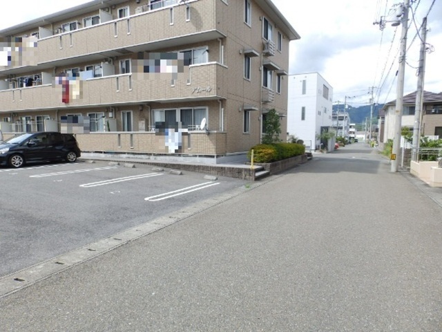 ロビー　前面道路