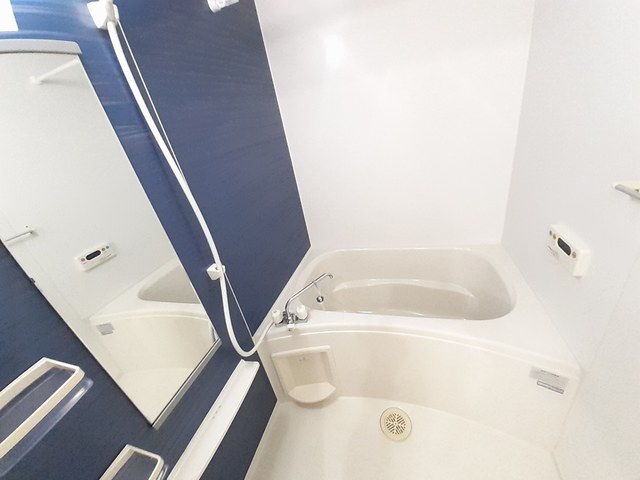 バス・シャワールーム　※同建物の別のお部屋の写真です。