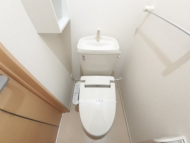 トイレ　※同建物の別のお部屋の写真です。