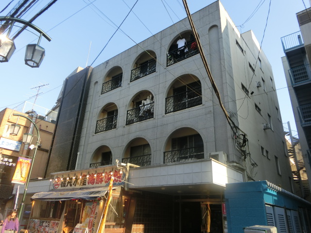 建物外観　１階に飲食店舗あり♪