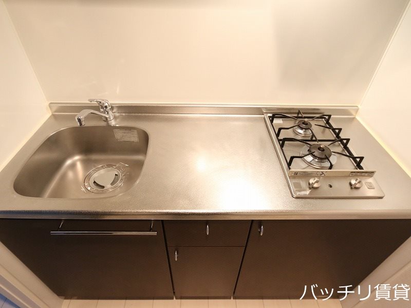 キッチン　別号室写真の為現況を優先いたします。