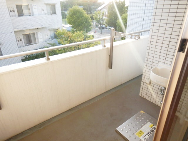 バルコニー　暖かな日差しのふりそそぐバルコニー♪