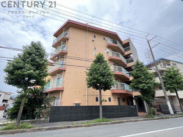 建物外観　敷地内に駐車場あります！