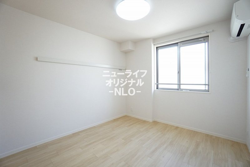 その他部屋・スペース　6.2帖洋室　エアコン付きなので就寝時も快適です☆