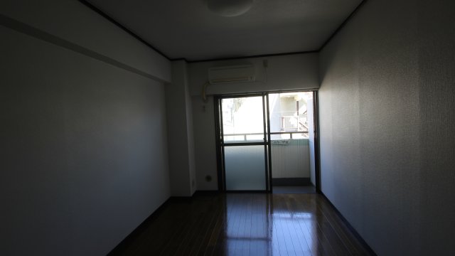 みくりやビルの居間写真