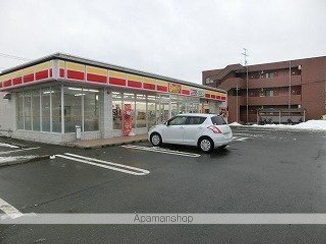 コンビニ　デイリーヤマザキ（コンビニ）まで909m
