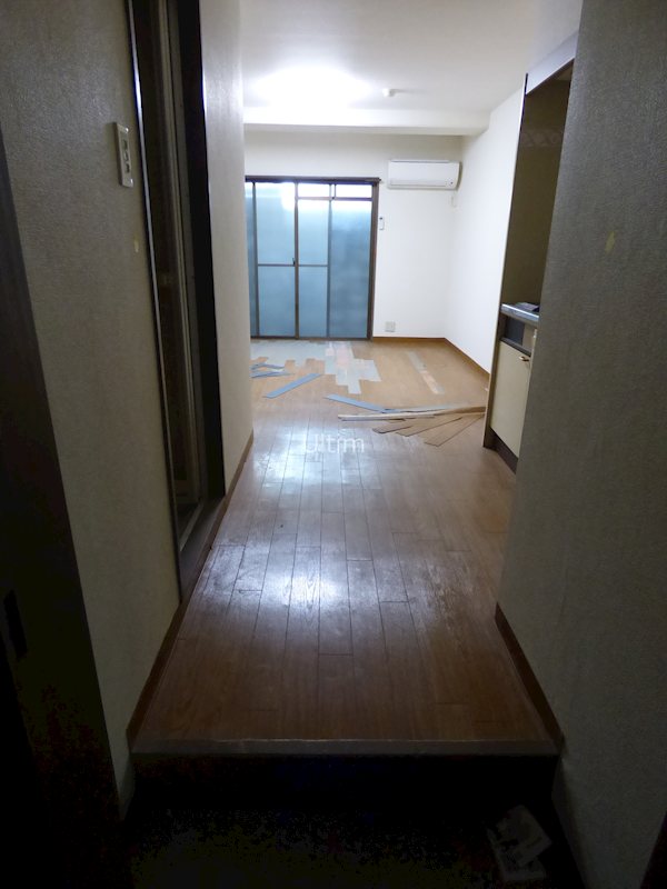玄関　全てリノベーション前（105号）の写真です