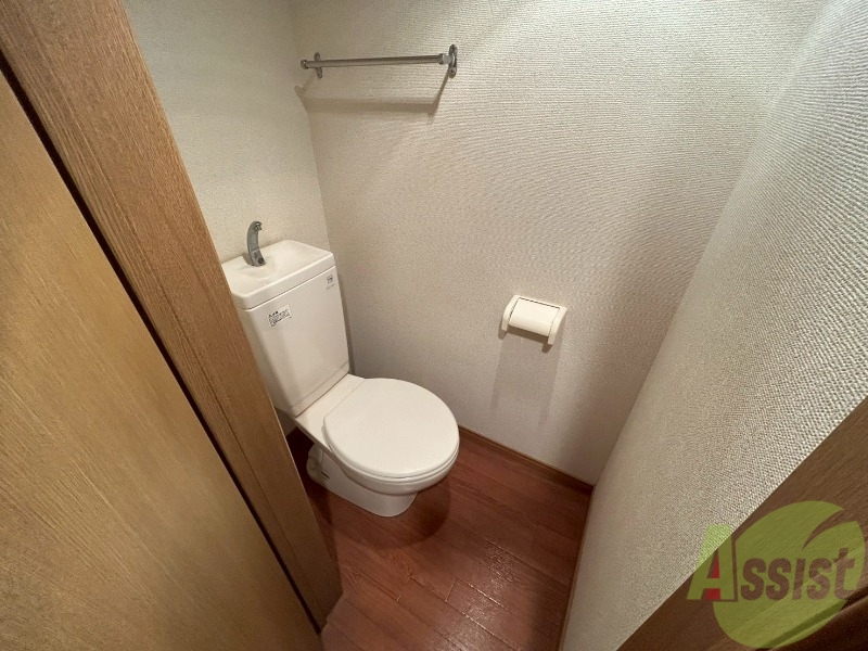 トイレ　こちらはトイレです。清潔感があり、安心して使用できます。