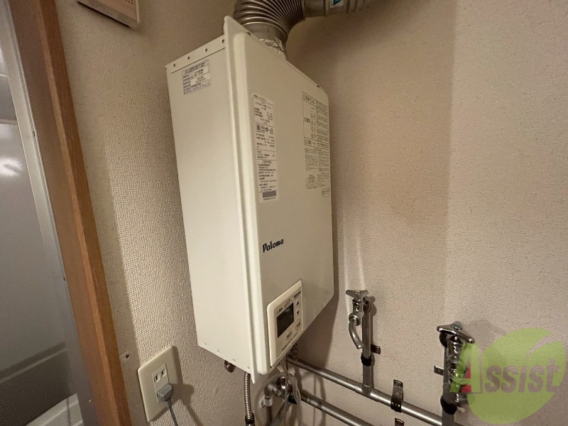 その他設備　給湯器は簡単操作で温度調整ができますよ。