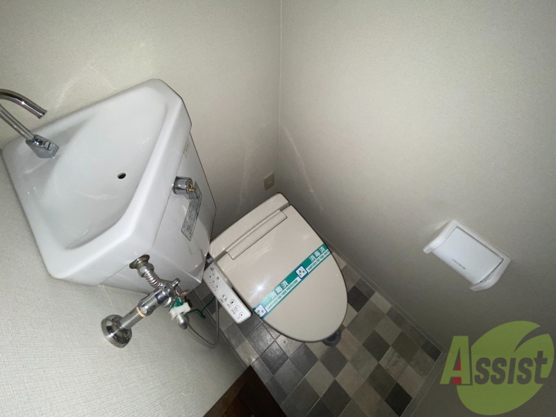 トイレ　こちらはトイレです。清潔感があり、安心して使用できます。