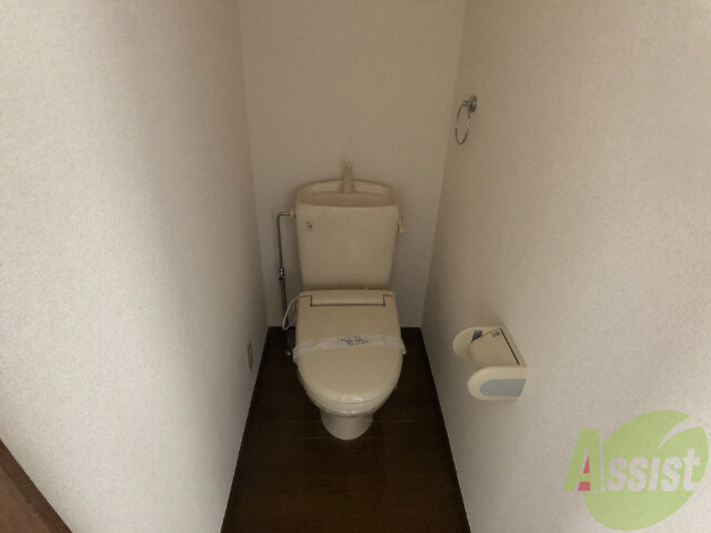 トイレ　こちらは清潔感のあるトイレです。うれしいポイントですね。
