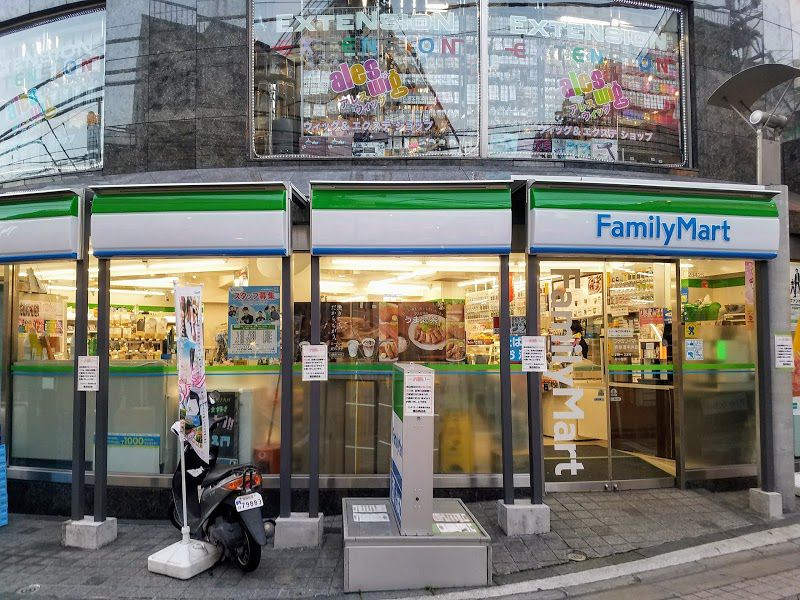 コンビニ　ファミリーマート 表参道中央店（コンビニ）まで1428m