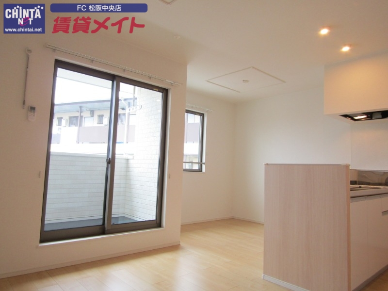 居室・リビング　同物件別部屋の写真